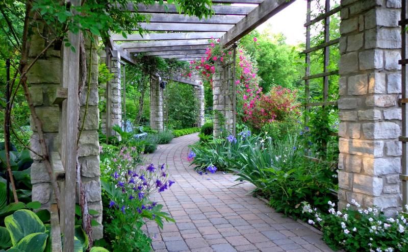 Road Trip: Visit these 5 Beautiful Gardens in Ohio